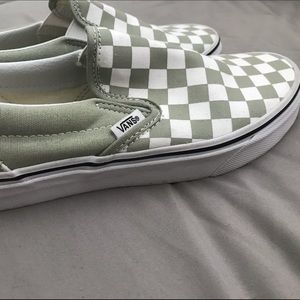 Women’s green and white checkered Vans (7.0)